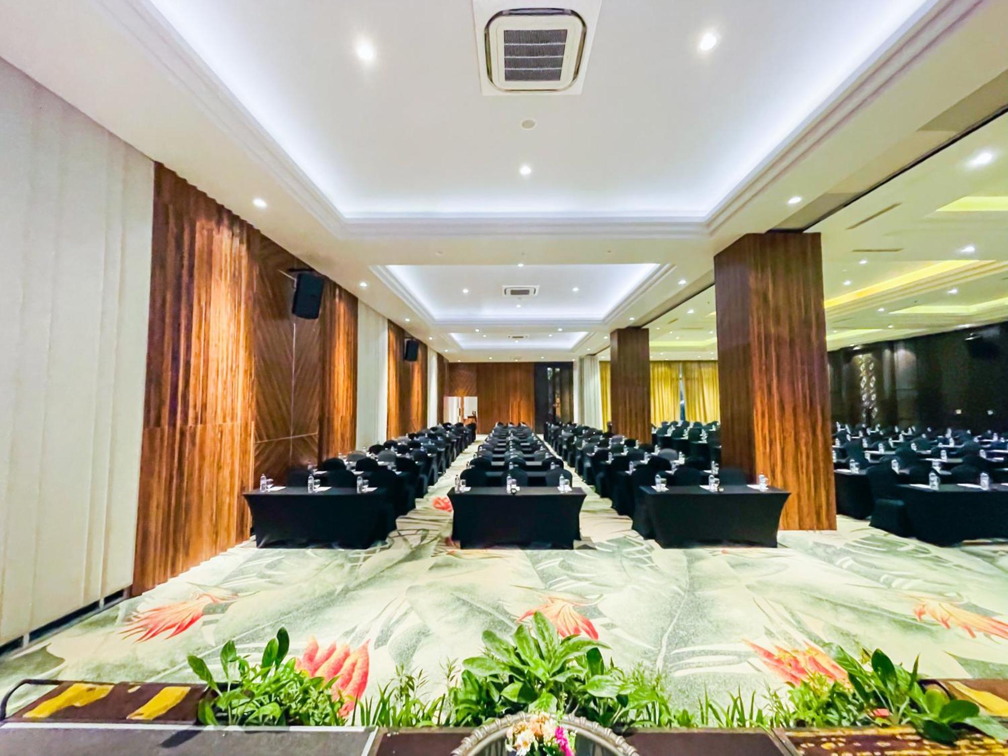 Lombok Astoria Hotel Mataram Exteriör bild