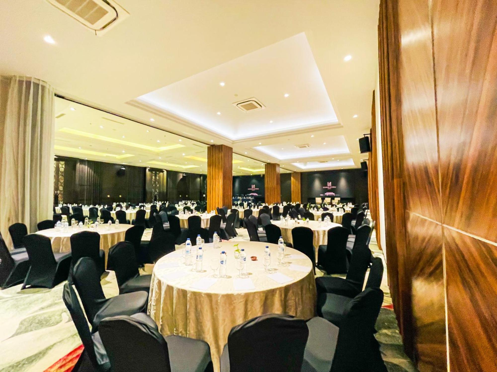 Lombok Astoria Hotel Mataram Exteriör bild
