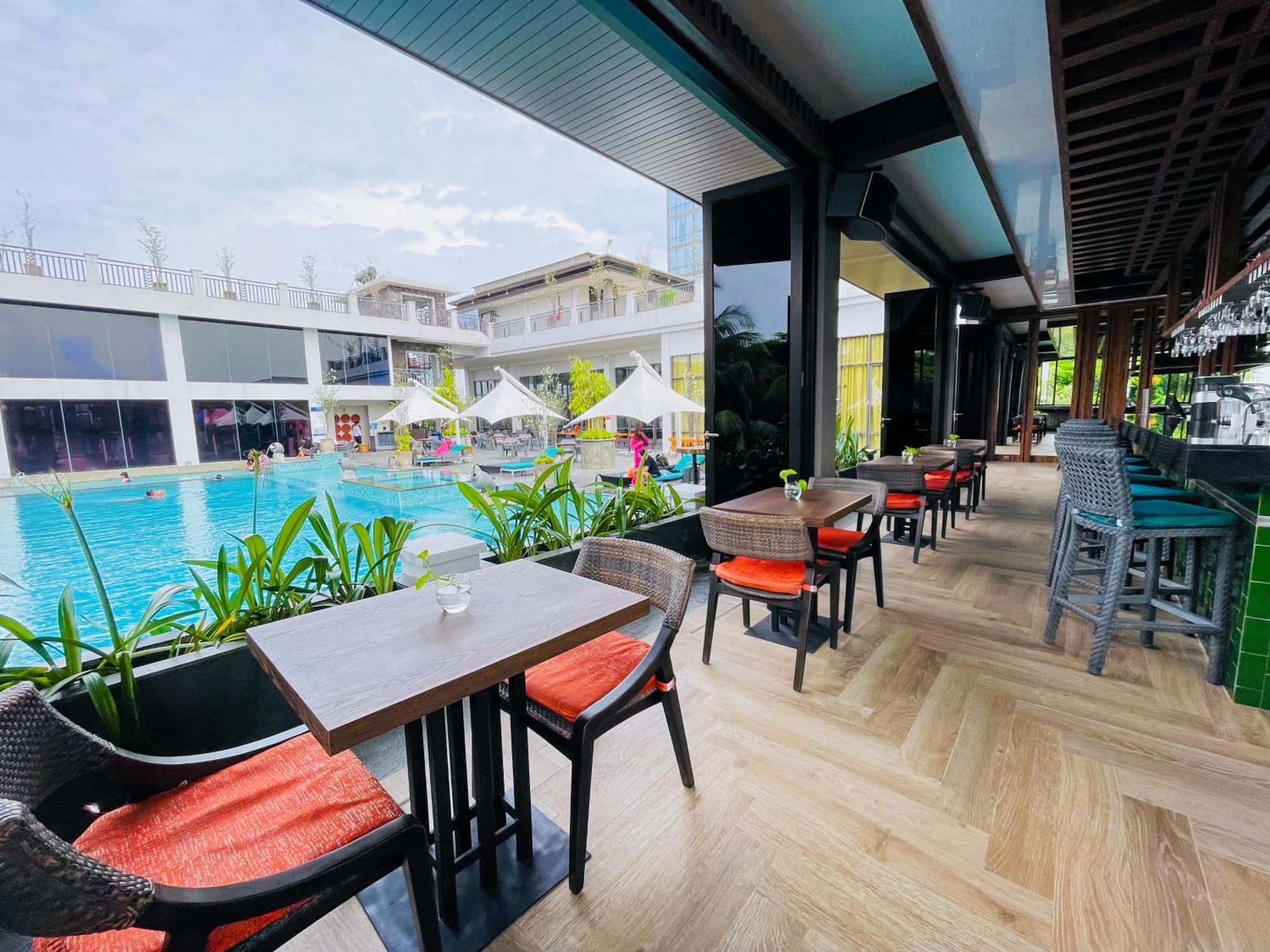 Lombok Astoria Hotel Mataram Exteriör bild