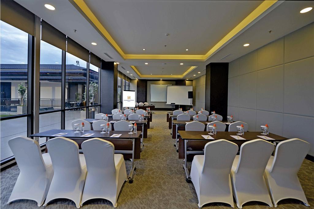 Lombok Astoria Hotel Mataram Exteriör bild